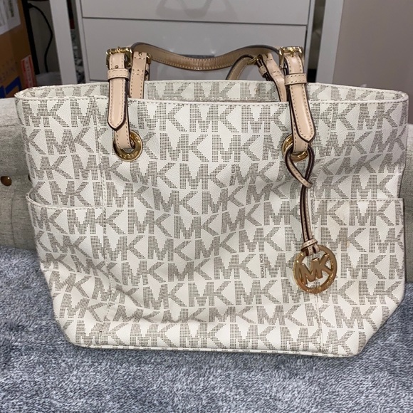 Handbags - Michael kors jet set vanilla logo